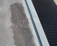 Garagendach abdichten sanieren. Garagenflachdach streichen