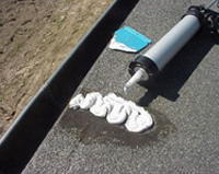 Garagendach abdichten sanieren. Garagenflachdach streichen